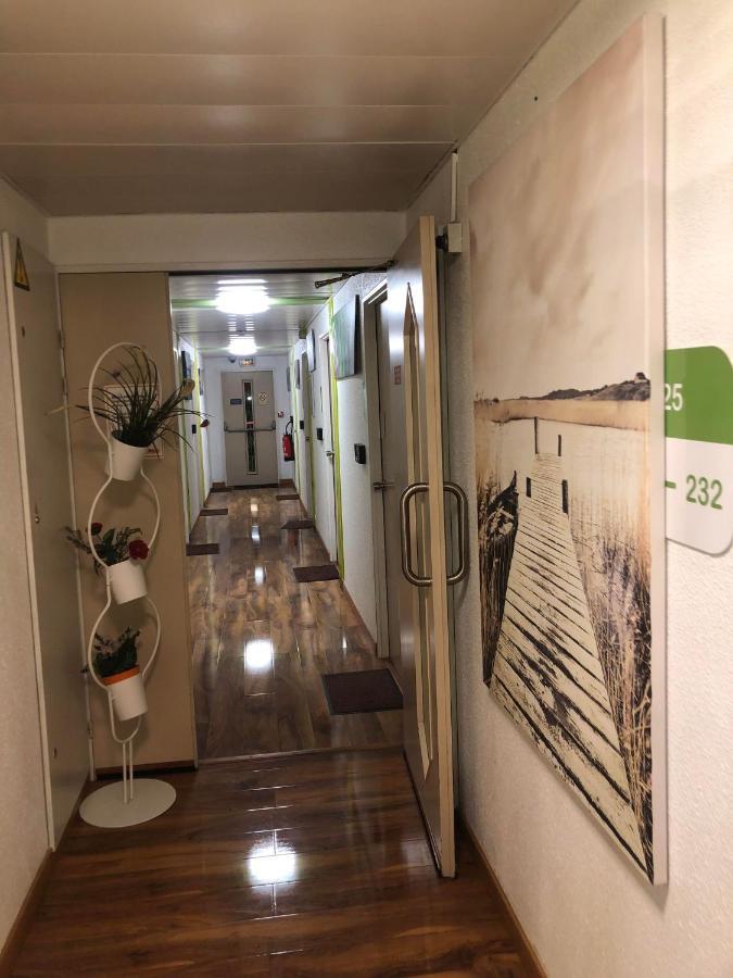 N&z Hotel Trappes