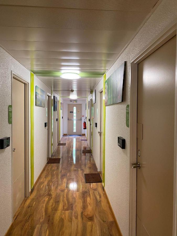 N&z Hotel Trappes