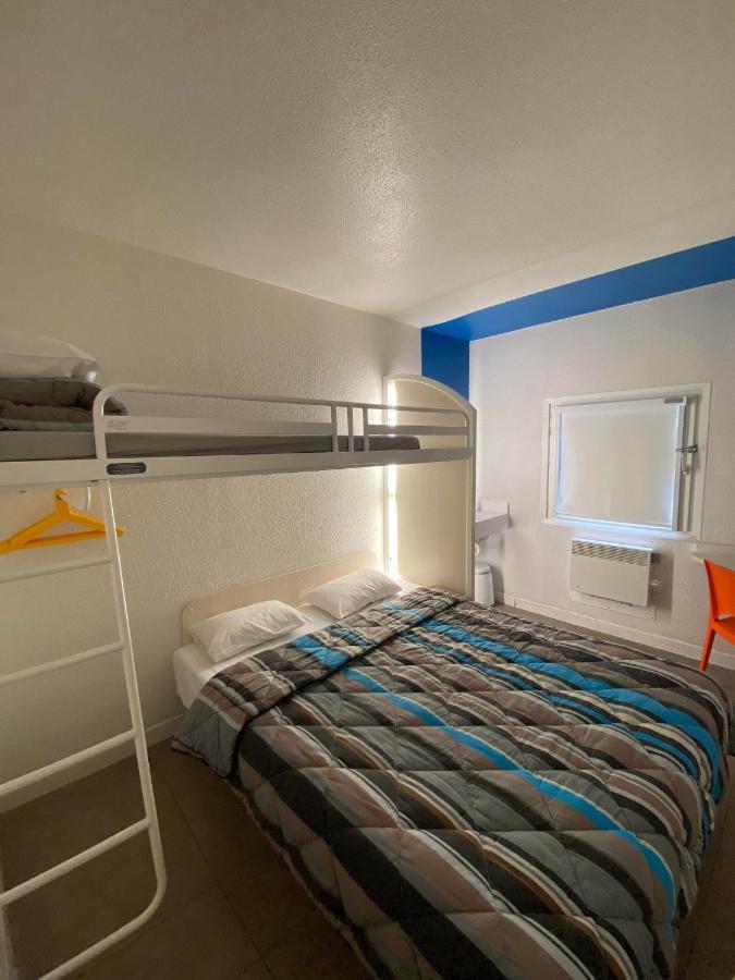 N&z Hotel Trappes